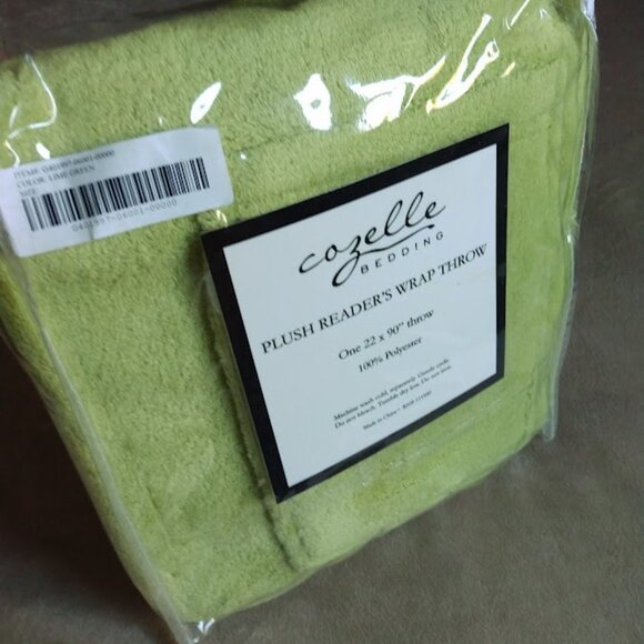 Cozelle Bedding Plush Reader's Wrap Throw Lime Green New in Package - Picture 5 of 6